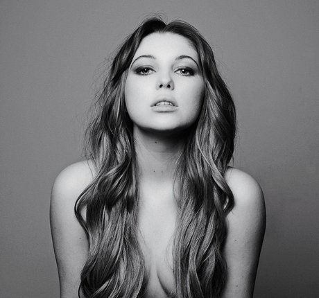 Sammi Hanratty modelo hermosa foto