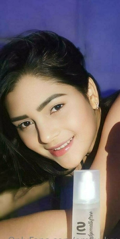 emily lyy modelo sexy imágenes