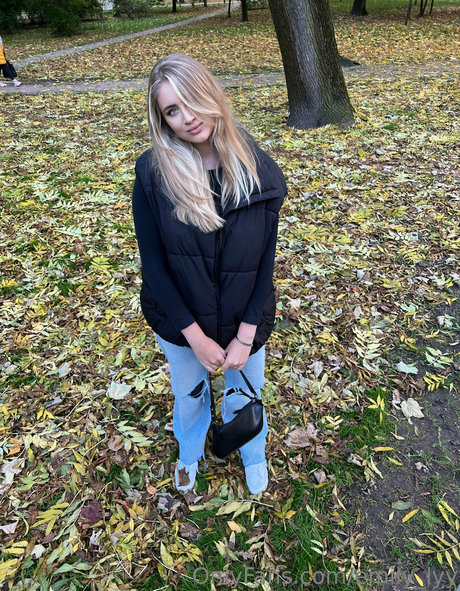 emily lyy estrella superior imagen