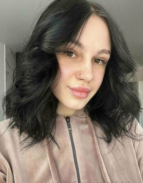 adelebee modelo mejor foto