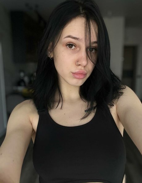 adelebee actriz porno foto