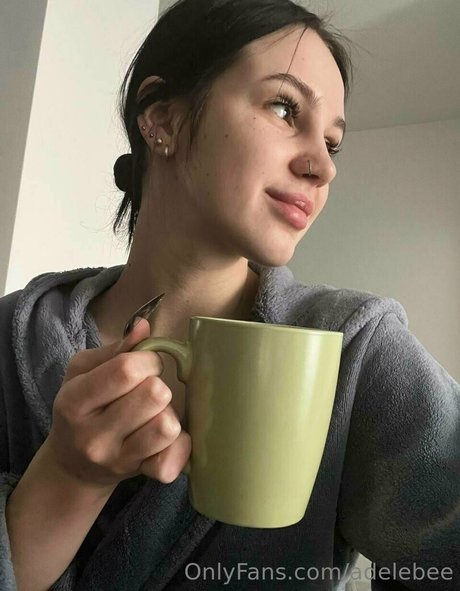 adelebee star du porno nue photo