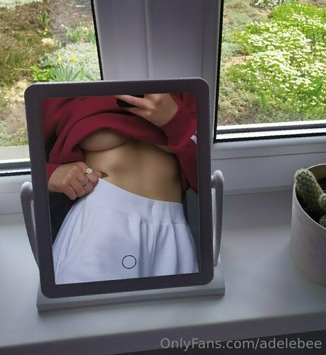 adelebee modèle porno des photos