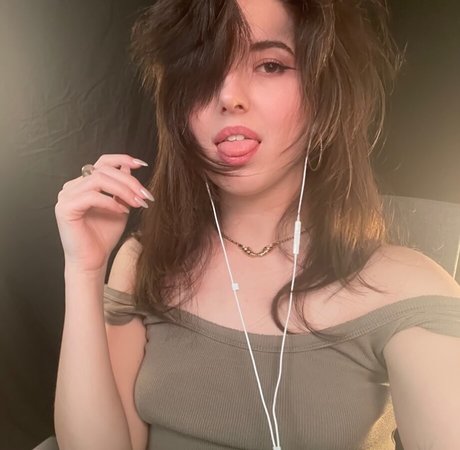 Slight Sounds belle actrice photos