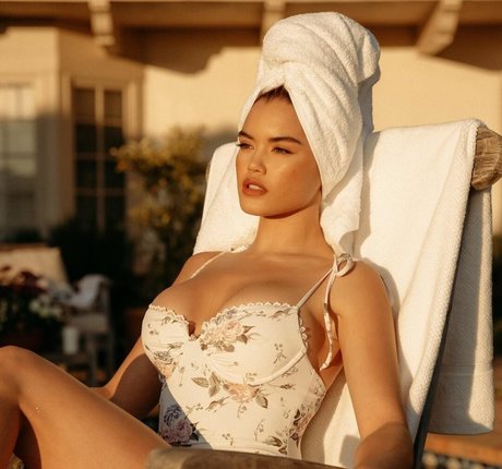 Paris Berelc modelo de arte galería