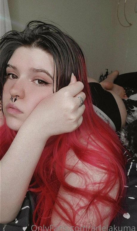 arielakuma modèle érotique galerie