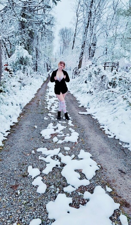 lyrictiana modelo desnuda imagen