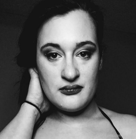 evelynmusefree modelo caliente imágenes