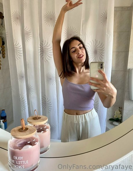 aryafaye étoile nue archive