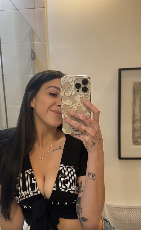 Allieesaur modelo desnuda fotos