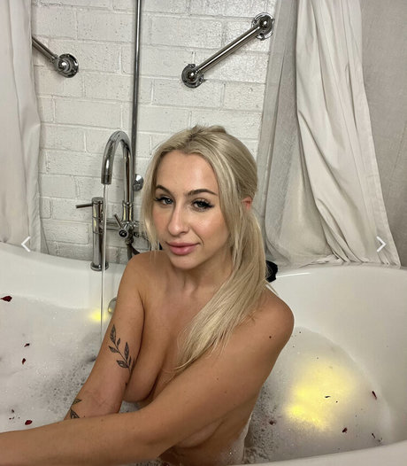 Allieesaur star du porno de haute qualité image