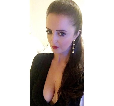 Melanie M arte modelo galerías