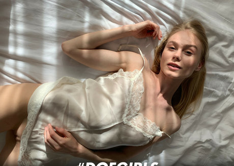 Nancy Ace modelo adulto archivo