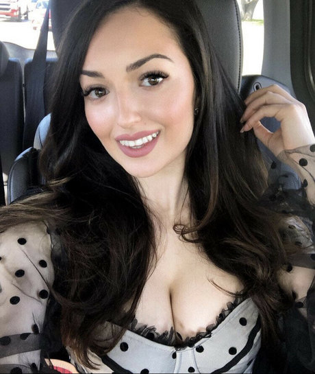 Sonia Ferraro haut modèle des photos