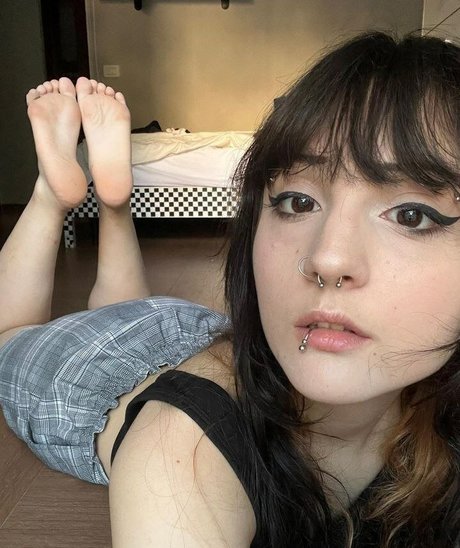 lilvanx nude actress photo