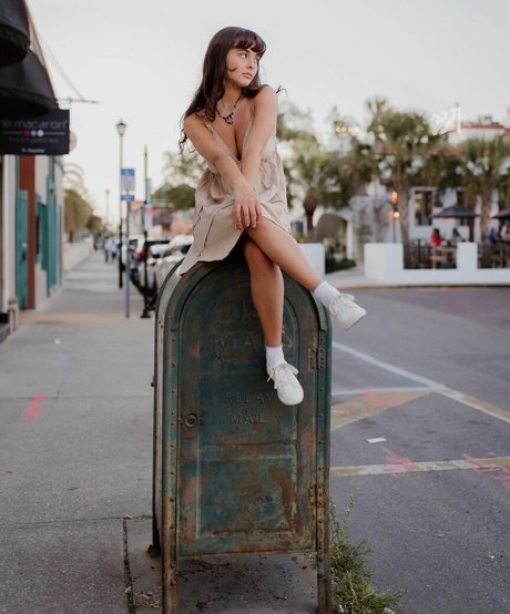 Grace Coffey star hd photo