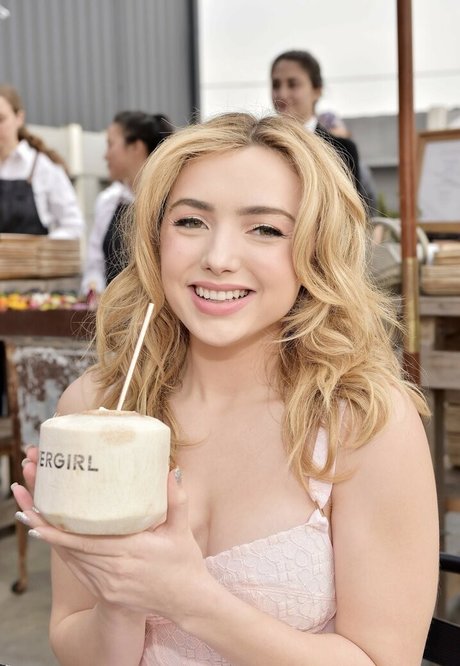 Peyton List sexy star photo