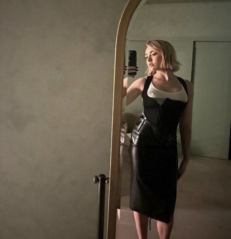 Peyton List art star pics