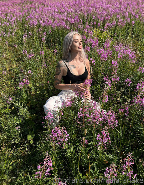 milla snake modelo de arte galería