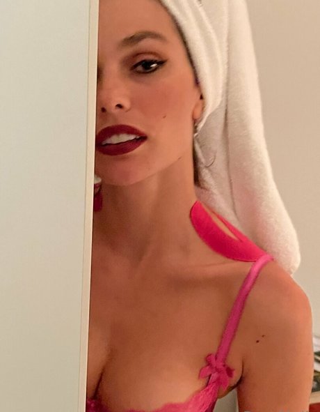 Dayane Mello étoile chaude image