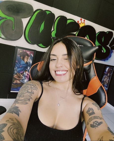 Vitoria Marcilio actrice sexy des photos