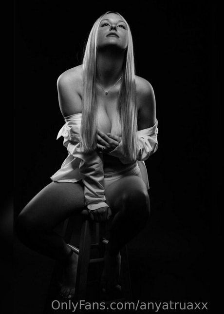 Anya Truax modèle photos