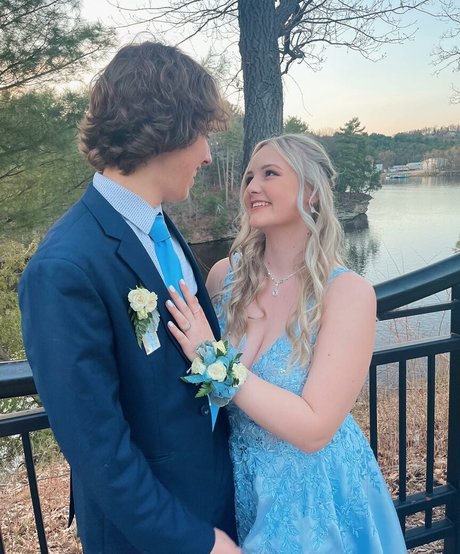 Anya Truax nus étoiles archive