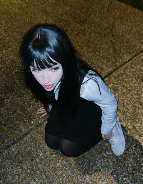 Junkenstein estrella desnuda archivo