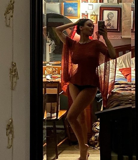 Aaliyeezy actress images