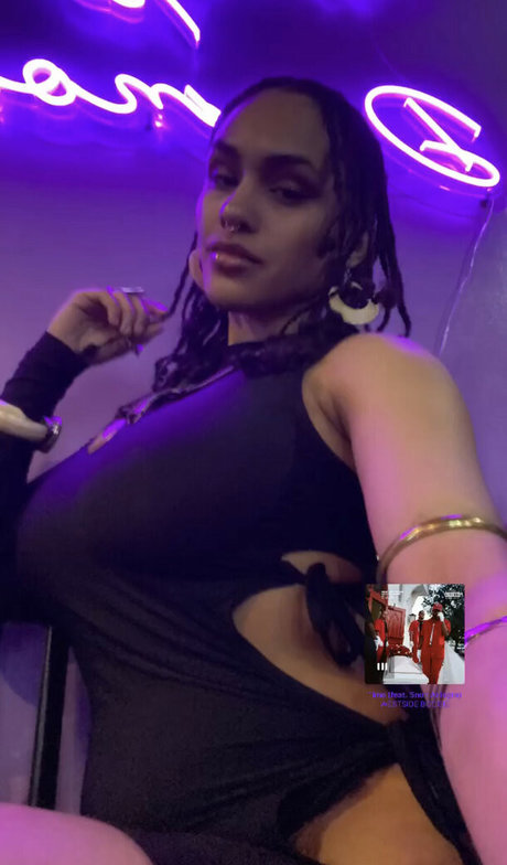 Aaliyeezy estrella porno mejor foto