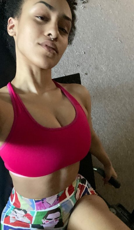 Aaliyeezy étoile chaude photos