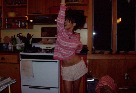 Aaliyeezy star perfect picture