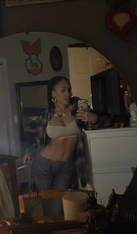 Aaliyeezy actriz desnuda archivo