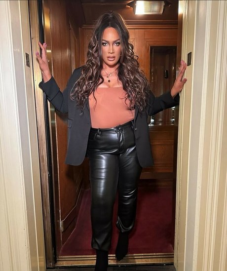 Nia Jax star du porno belle archive