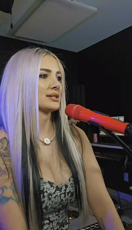 Addie Nicole Amick modelo hermosa galería