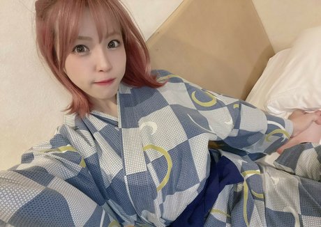 Mina Shirakawa modelo erótico archivo