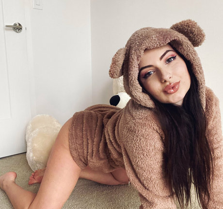 mollymarkova star exclusive images