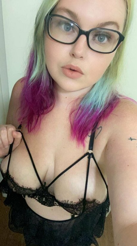 skylarswallows hot model photos
