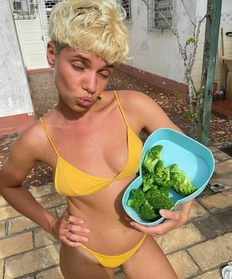 Bruna Linzmeyer pretty model image