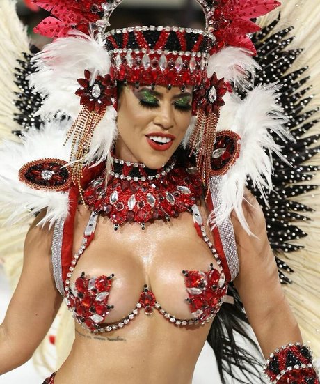 Larissa Tomasia modelo perfecto galería