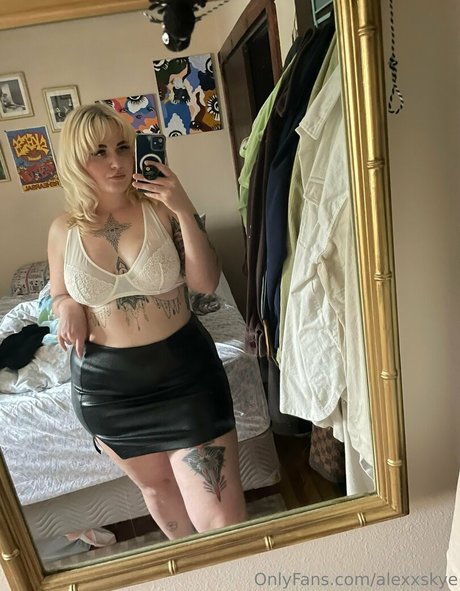 alexxskye estrella porno superior foto