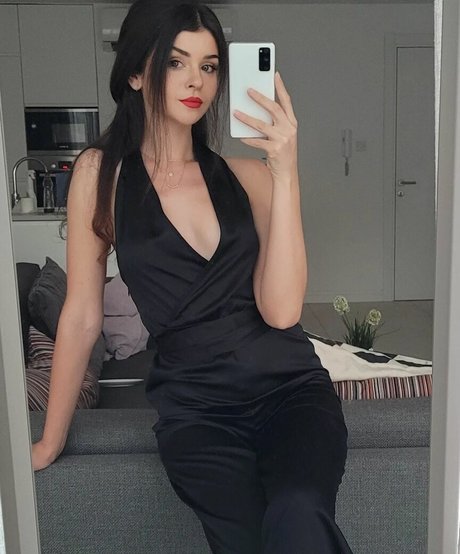 Chloe Lockley actriz perfecta imagen