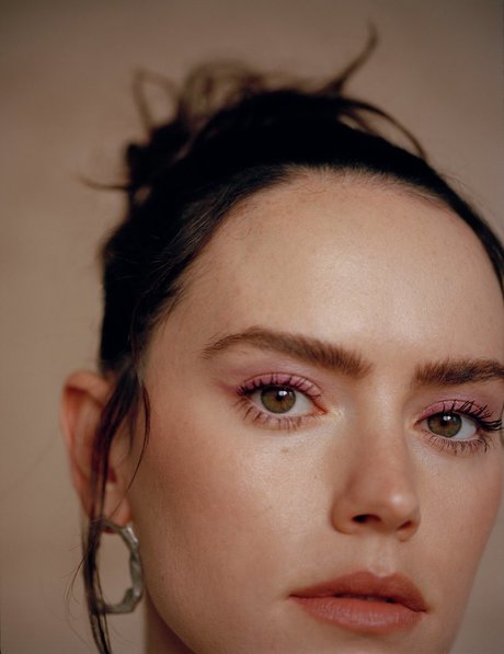Daisy Ridley estrella del arte foto