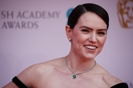 Daisy Ridley star du porno en haute qualité images