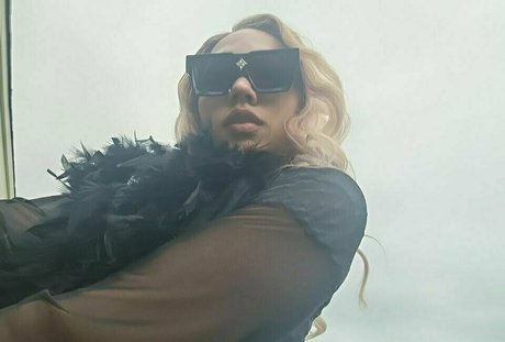 katanaxo modelo atractivo galería