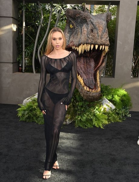 Alexis Ren étoile adulte photo