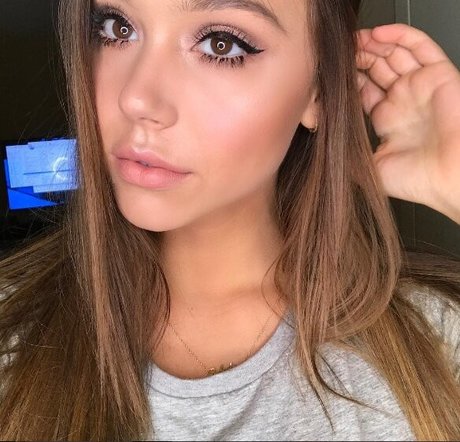 Alexis Ren mejor estrella archivo