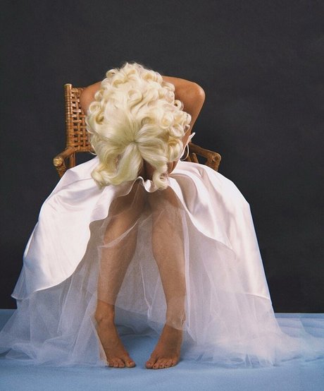 Alexis Ren actrice artistique des photos