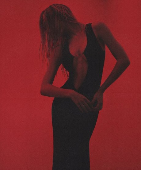 Alexis Ren estrella archivo