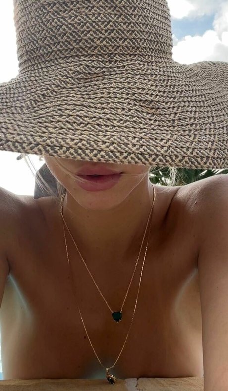 Alexis Ren arte estrella porno archivo